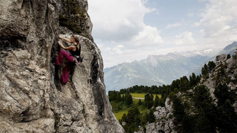 Bouldern & Klettern Im Zillertal An Verschiedenen Locations.